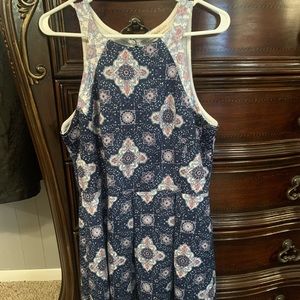 cute dress!